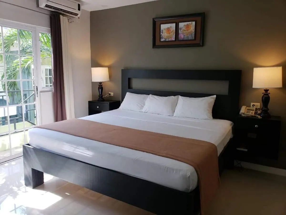 Christar Villas Hotel Kingston 3*,